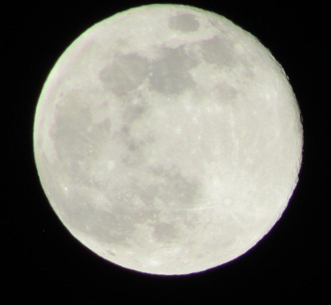 Xご覧の皆さんこんばんは！久しぶりのポスト。先程今年最後のスーパームーン(満月)を撮りました。本当に綺麗ですね！