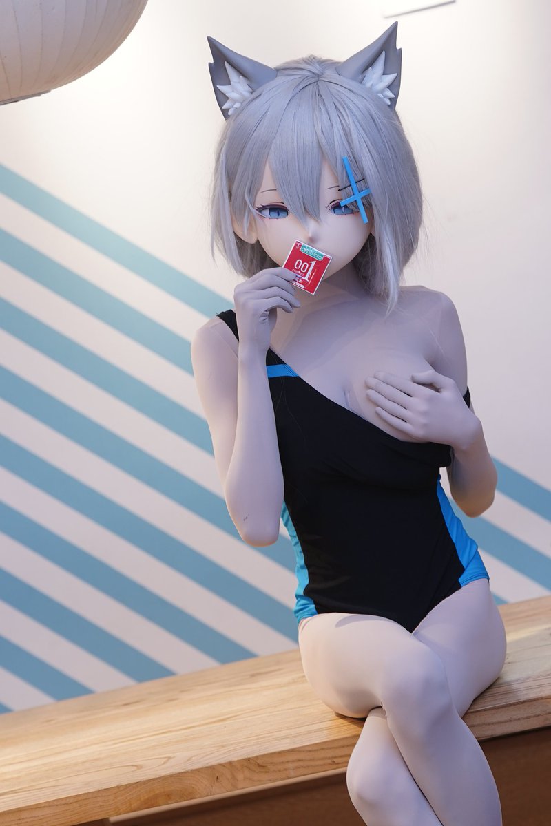 DDDrifT_'s tweet photo. “老师，这附近好像只有我们两个人哦……”

#kigurumi #着ぐるみ #砂狼シロコ https://t.co/JOd1vhZEHD