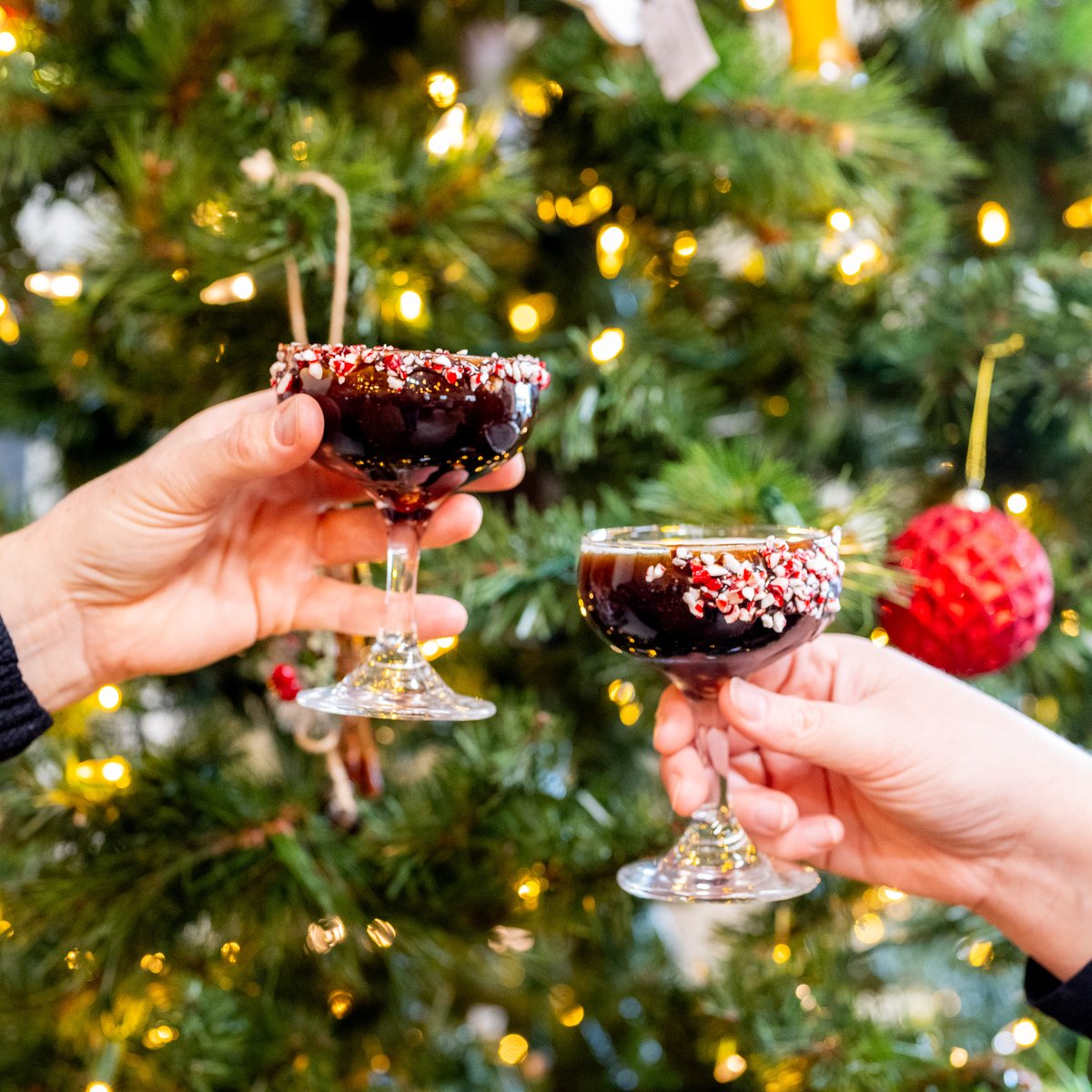 🎄New &amp; only for a LIMITED time enjoy a Peppermint Espresso Martini with us! We recommend enjoying it with a chocolate and crushed peppermint rim! 

Today's Events:
🎶Sunset Drive 6:30pm
❄️Mini Fresh Wreath Making Class 6pm