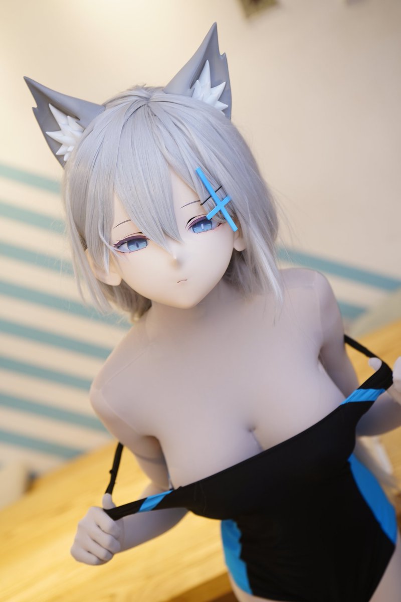 DDDrifT_'s tweet photo. “老师，这附近好像只有我们两个人哦……”

#kigurumi #着ぐるみ #砂狼シロコ https://t.co/JOd1vhZEHD