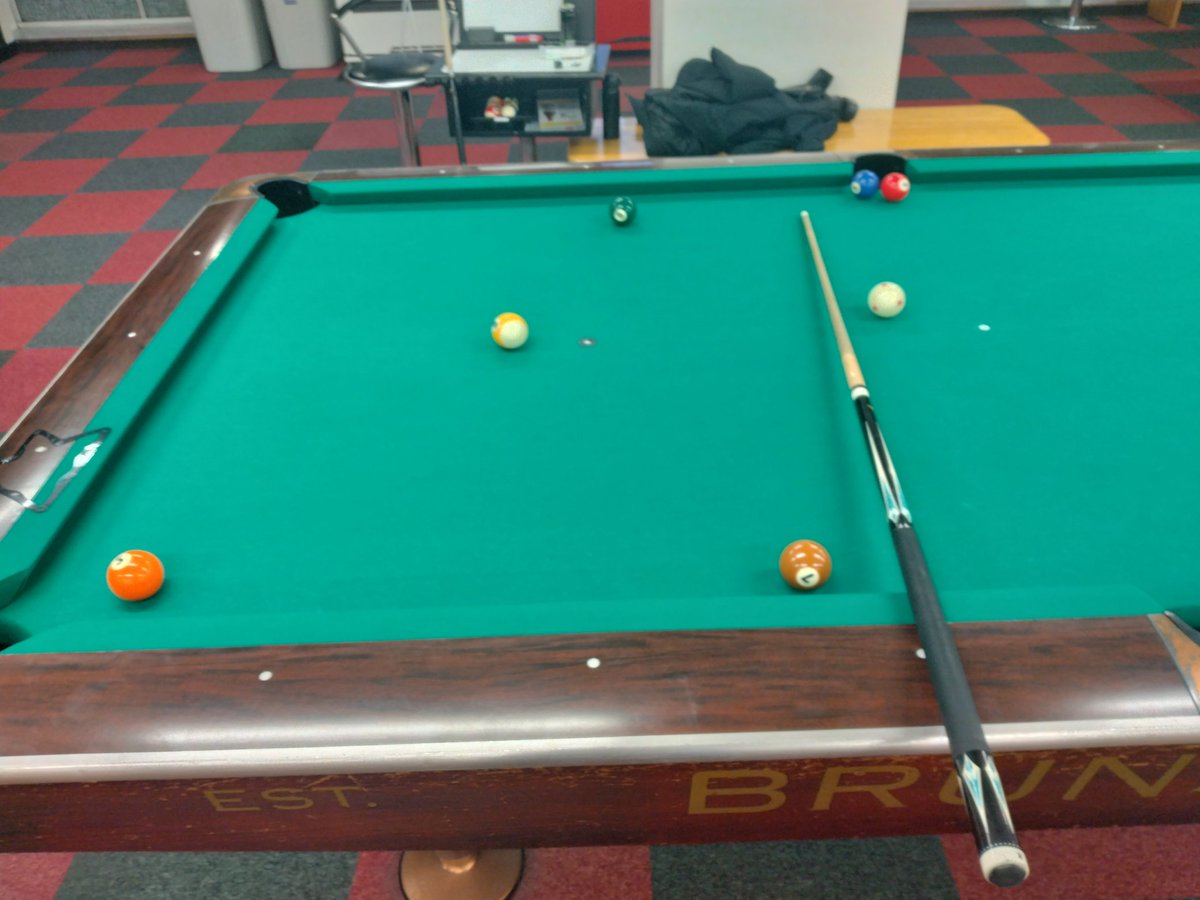 HSCustomizer's tweet image. #ビリヤード #渋谷CUE #練習嫌い 
(´・ω・;｀)取り出しからねー💔ブレイクはスピード上がってるし⑨オンフットで良くなったけど、色々としんどいクソ配置、アドバイスのコメントくれたら取り切り出来たか画像上げよと思います。
m(_ _)m