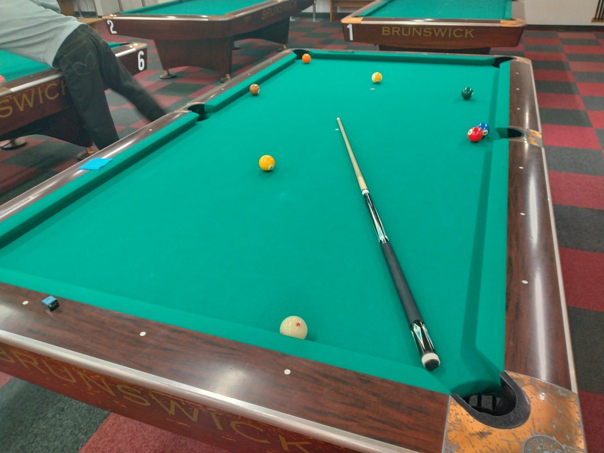 HSCustomizer's tweet image. #ビリヤード #渋谷CUE #練習嫌い 
(´・ω・;｀)取り出しからねー💔ブレイクはスピード上がってるし⑨オンフットで良くなったけど、色々としんどいクソ配置、アドバイスのコメントくれたら取り切り出来たか画像上げよと思います。
m(_ _)m