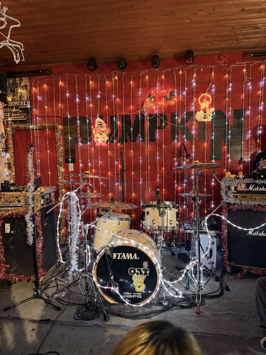 キクさんドセン最前で聞く
Dear my song(クリスマスバージョン)最高すぎたなぁ🥹🎄