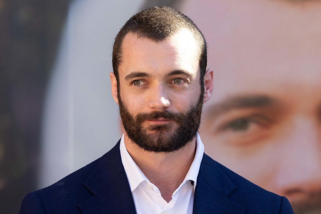 ❌🇫🇷 FLASH – Les automobilistes veulent supprimer Louis Sarkozy.