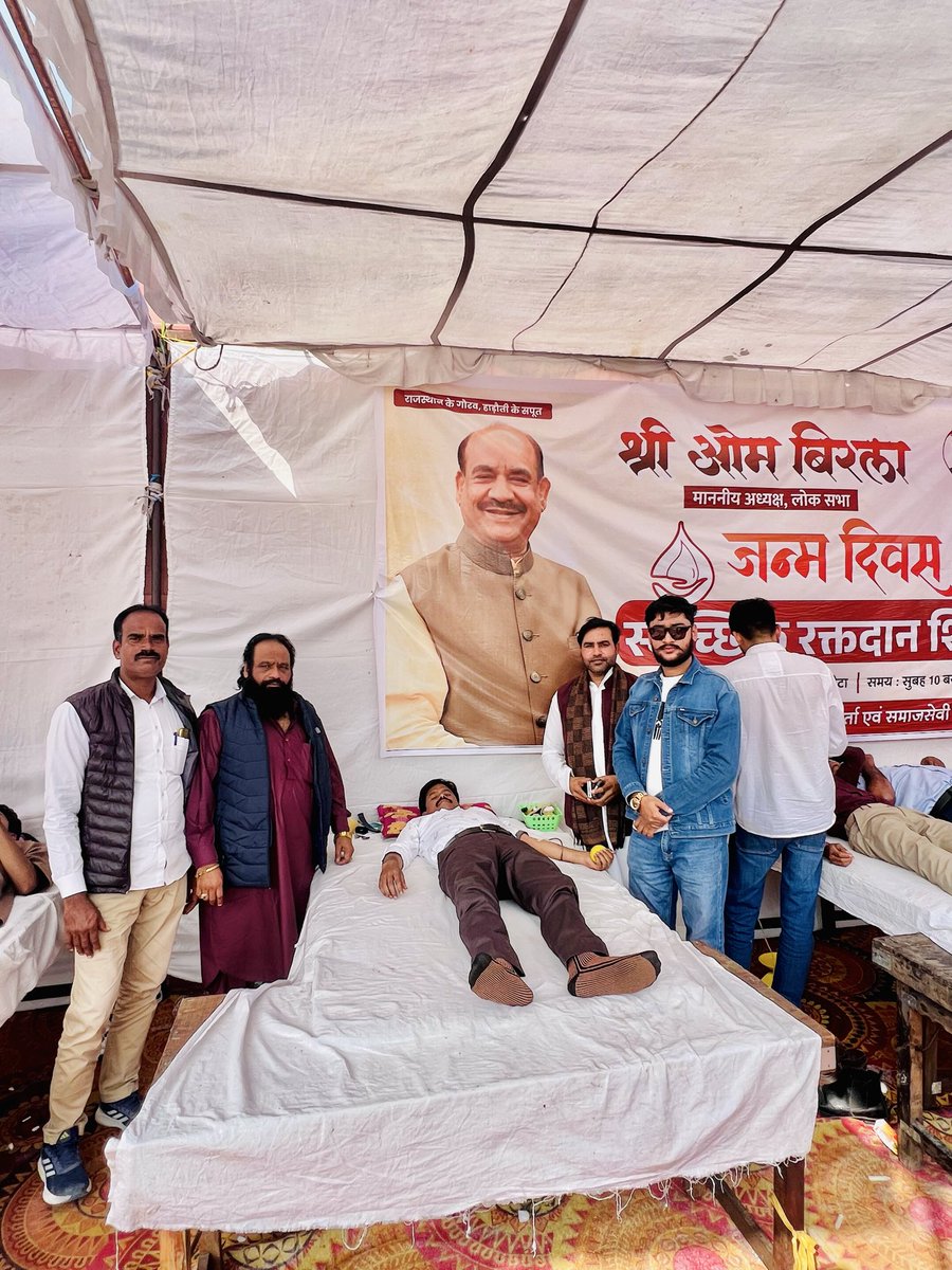 zishankadak's tweet photo. माननीय लोकसभा अध्यक्ष ओम बिरला जी के जन्मदिन के अवसर पर संसदीय क्षेत्र में 165 जगह भव्य रक्तदान शिविर आयोजन 29,427 यूनिट रक्त हुआ
जिशान कड़क नेतृत्व में किशोरपुरा ईदगाह पर रक्तदान शिविर का आयोजन किया गया। शिविर में कुल 104 यूनिट रक्त एकत्रित सेवा का उदाहरण  किया।
@ombirlakota https://t.co/CgNvl80CLw