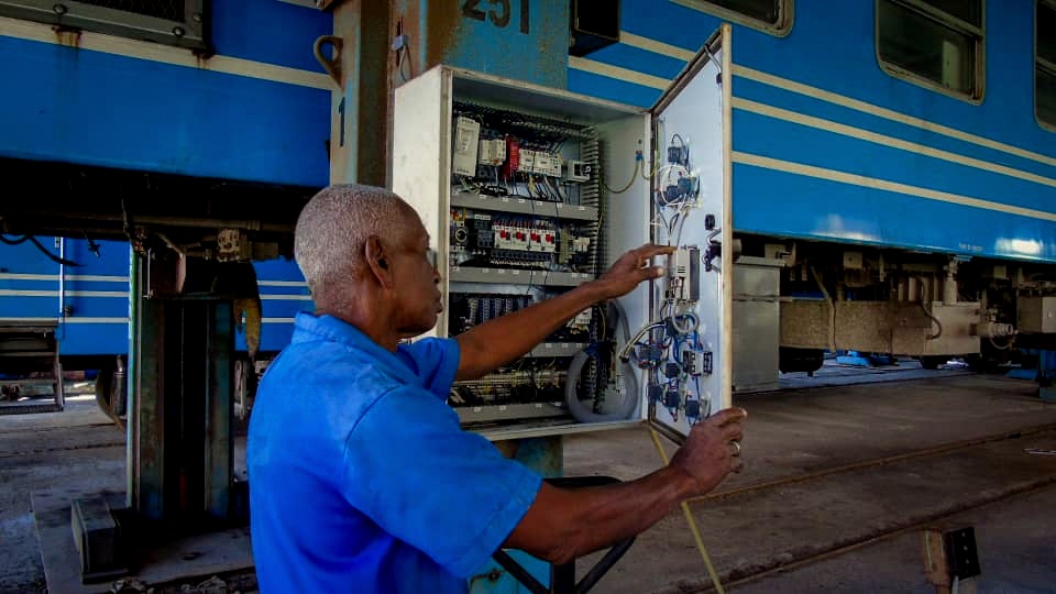 La  historia de Justo Juan Guibert Sánchez, es más que la de un empleado con excelentes resultados de trabajo; es la de un hombre que ha dedicado su vida a una batalla silenciosa contra el desgaste y el olvido.⤵️
facebook.com/share/p/1KMKpx…