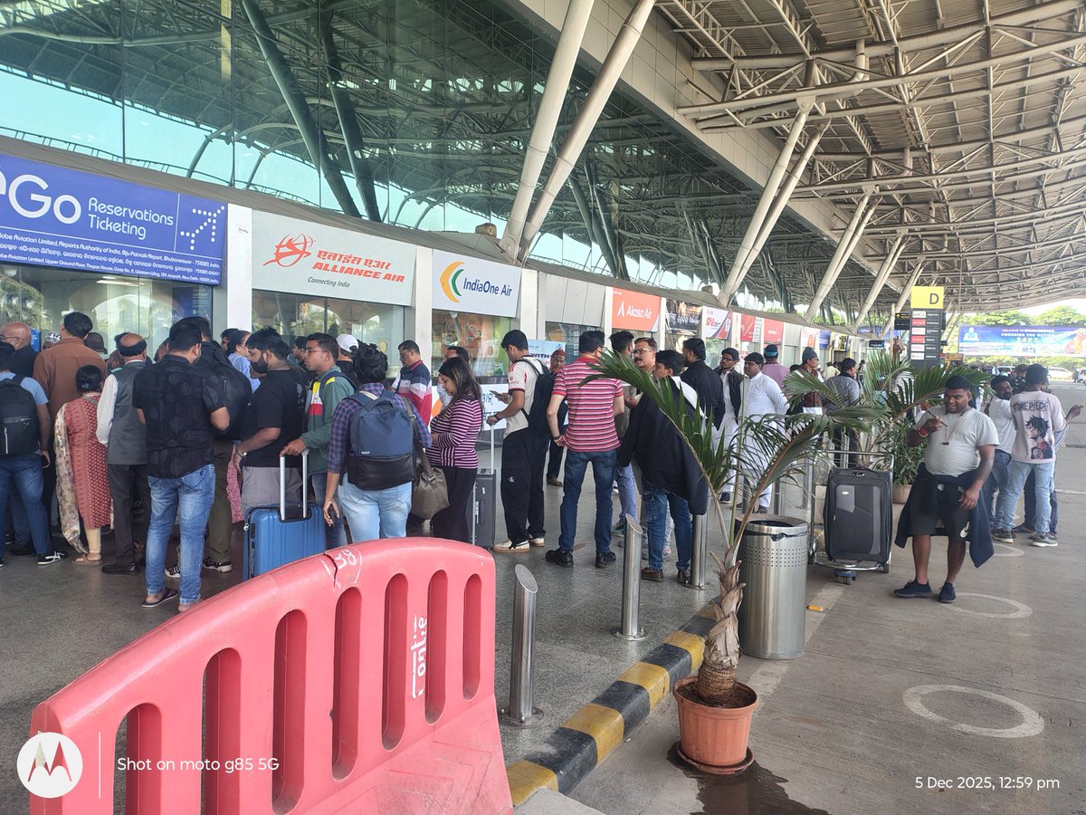 narender2016's tweet photo. @narendramodi @ZeeNews @aajtak @rashtrapatibhvn @CMODelhi @DelhiAirport  harrasment by indigo airlines why govt should not create a platform like railways i.e IRCTC other airlines selling the tickets on 1 lacs is this a judgement and justified value for any person https://t.co/Yd5VXapNlr