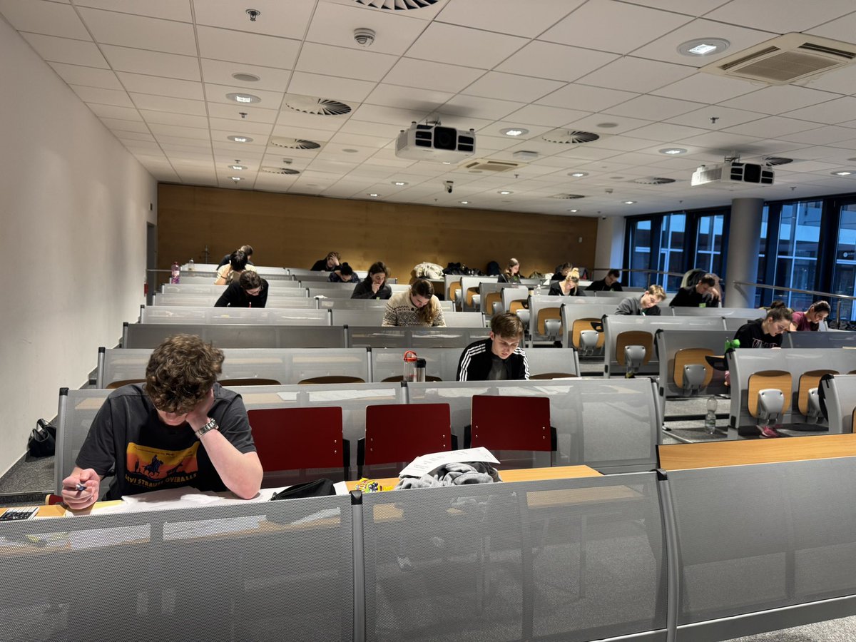 Teoretickou část krajského kola chemické olympiády dnes psali žáci středních škol v Brně. Právě v chemii se Čechům daří, i na mezinárodním poli. MŠMT plánuje s novým ministrem větší podporu pořadatelům těchto soutěží a samotným pedagogům, kteří se žákům často věnují ve volnu.