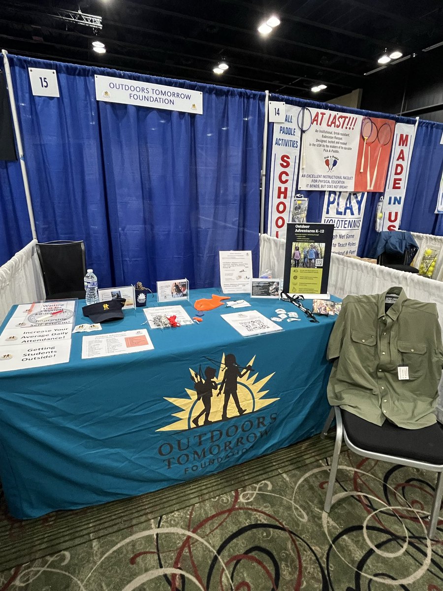 RunGalRun's tweet image. Swing by and practice your fishing knots! Then come check out more outdoor activities in MEGA A at 2:00! #IAHPERD25 #outdoorsarecalling