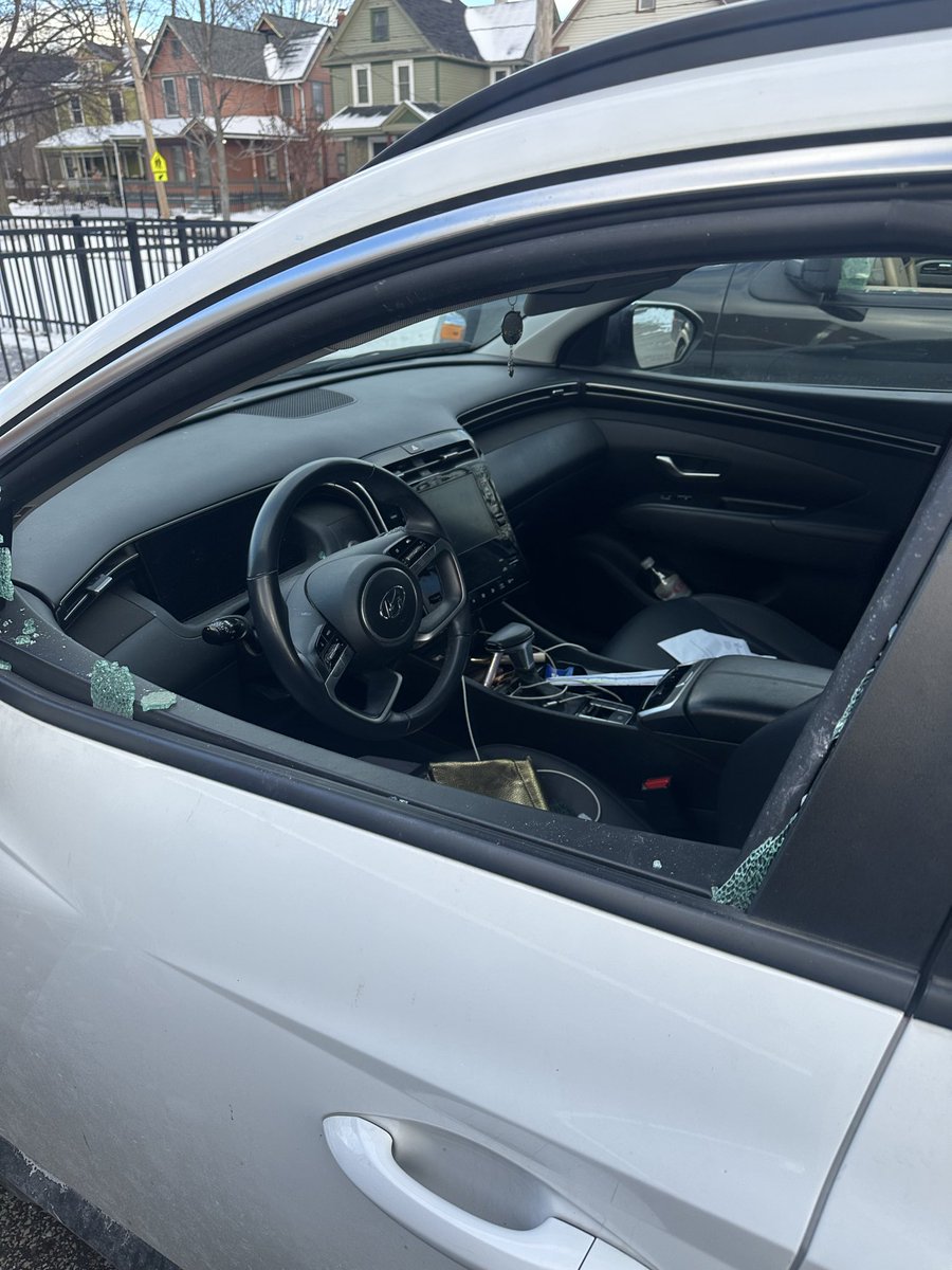 Falc0n_____'s tweet photo. @edgallekfox8 this is happening at SCHOOLS. To TEACHERS cars for no reason. 14 cars vandalized at Waverly School. Absolutely atrocious. Is there anything you can report on about this? CMSD needs to be in the parking lot since it isnt CPD responsibility. Teachers are scared!! https://t.co/8bgWqMETck