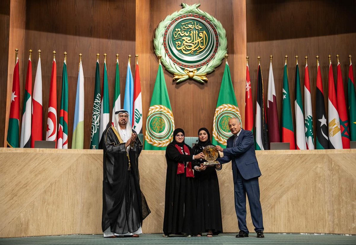 وفي فئة المبادرات الشبابية، فاز كل من:
 العنود بنت سعيد العيسائية
أصيلة بنت عبدالله البلوشية 
خليفة بن علي المقبالي
عن  "مبادرة قدرات" التابعة لجامعة التقنية والعلوم التطبيقية بشناص.