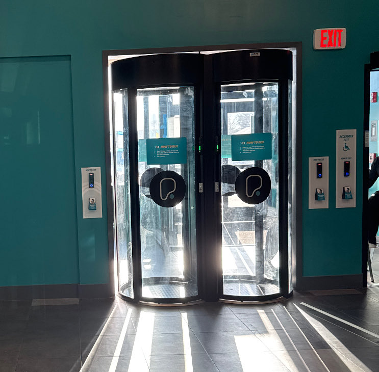 RonArnau's tweet photo. The hardest set of the day shouldn’t be trying to escape a decompression chamber. @PureGym, this system might work in the UK, but I’d bet dinner at any NJ restaurant that these human airlocks will be your demise here. We measure life in seconds, nobody has time to stand in a tube https://t.co/628jpNustt