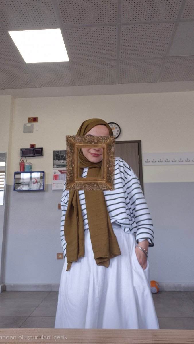 Öğretmenim kaç yaşındasınız? Evli misiniz? Ne öğretmenisiniz? Kaç kilosunuz?