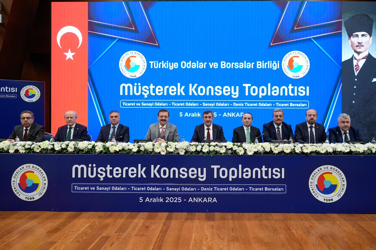 TOBB Müşterek Konsey Toplantısı vesilesiyle Türkiye’nin dört bir yanından gelen iş dünyası temsilcileriyle bir araya gelmekten memnuniyet duydum.

Her fırsatta iş dünyamızla istişare etmeye gayret ediyor; emek yoğun sektörler başta olmak üzere reel sektörün beklentilerini,