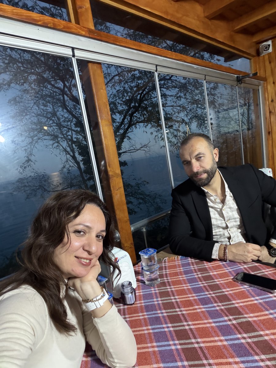 Gün batarken,  deniz kıyısında salaş bir balıkçıda, yanan sobanın ruhama verdiği huzur bence paha biçilemez🙏