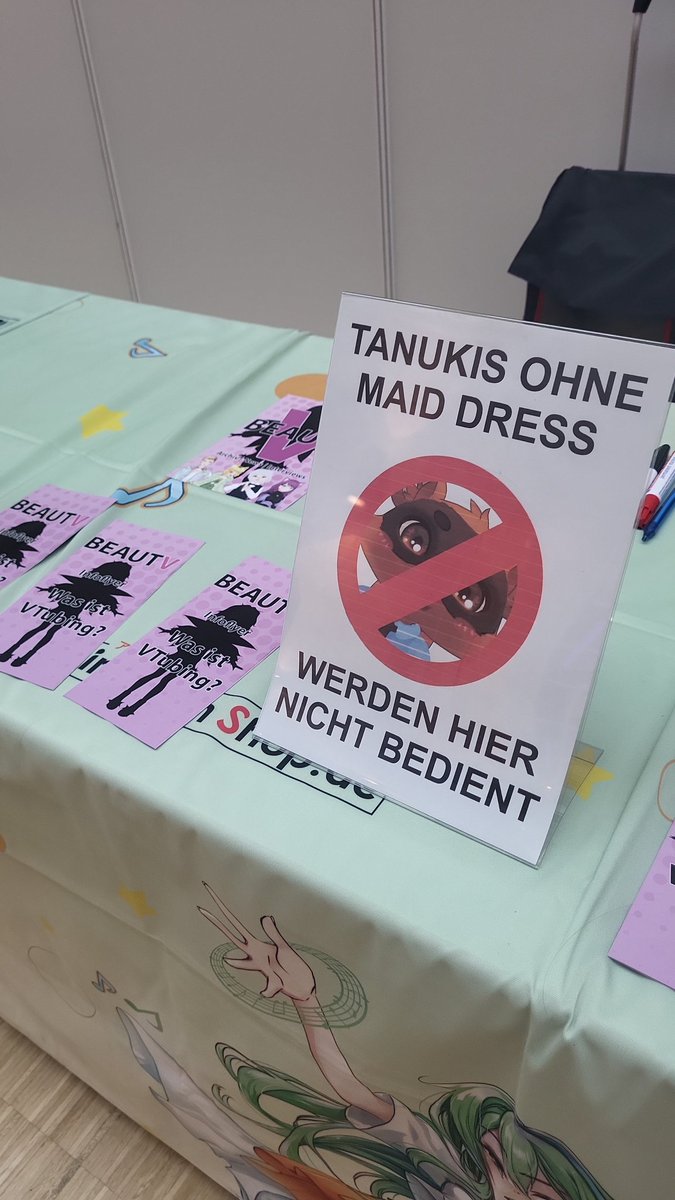 <a href="/Soba_VT/">Soba 🍸 Barkeep Vtuber 🇩🇪 @Anime Festival Kassel</a> <a href="/TT_PixPia/">Pia 🪐 | GERVTuber</a> TANUKIS OHNE MAID OUTFIT  ❌️
TANUKIS MIT MAID OUTFIT  ✅️
auf dem #animefestivalkassel 
Und wo sind sie herr <a href="/Elliawald/">Elliawald</a>  ?? 😲😙