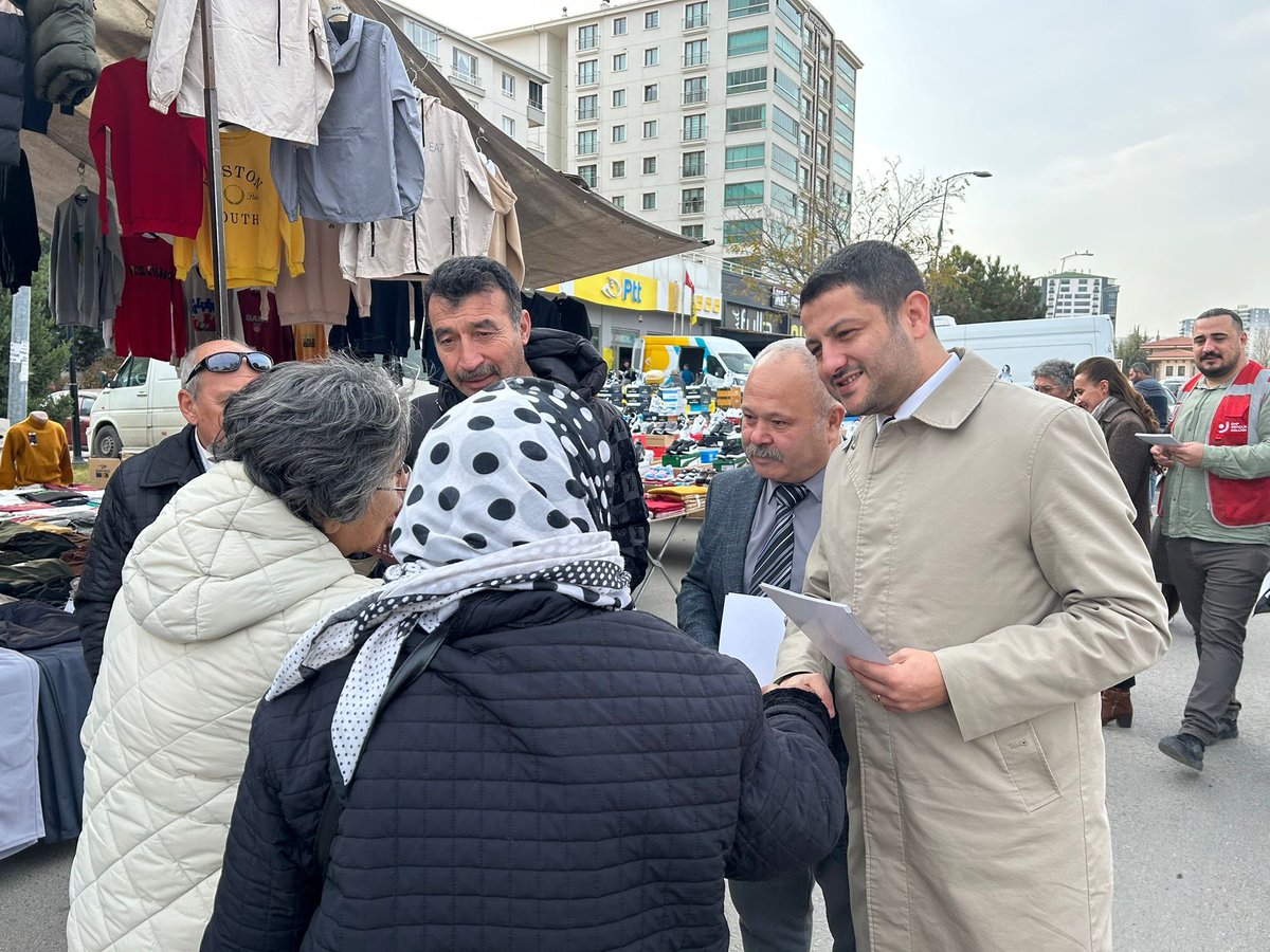 berkkkilicc's tweet photo. 📍 Pursaklar – Altındağ

Pursaklar İlçe Başkanımız @HuBenek ve ilçe örgütümüzle birlikte Saray Cuma Pazarı’nda hemşehrilerimiz ve pazar esnafımızla buluştuk ve yarın Tandoğan Meydanı’nda gerçekleşecek mitingimizin çağrısını yaptık.

Ardından Altındağ İlçe Başkanımız Sayın @GokhanUrunCHP ve ilçe örgütümüzle birlikte Ulus Meydanı’nda emekçiler, emekliler, kadınlar, gençler ve bölgede ticaretini sürdüren esnafımızla bir araya gelerek yurttaşlarımızı mitingimize davet ettik.

Genel Başkanımız @eczozgurozel’in liderliğinde, halkın taleplerini iktidara taşıyacak büyük değişimin adımlarını büyütmek için yarın Tandoğan Meydanı’nda buluşuyoruz.