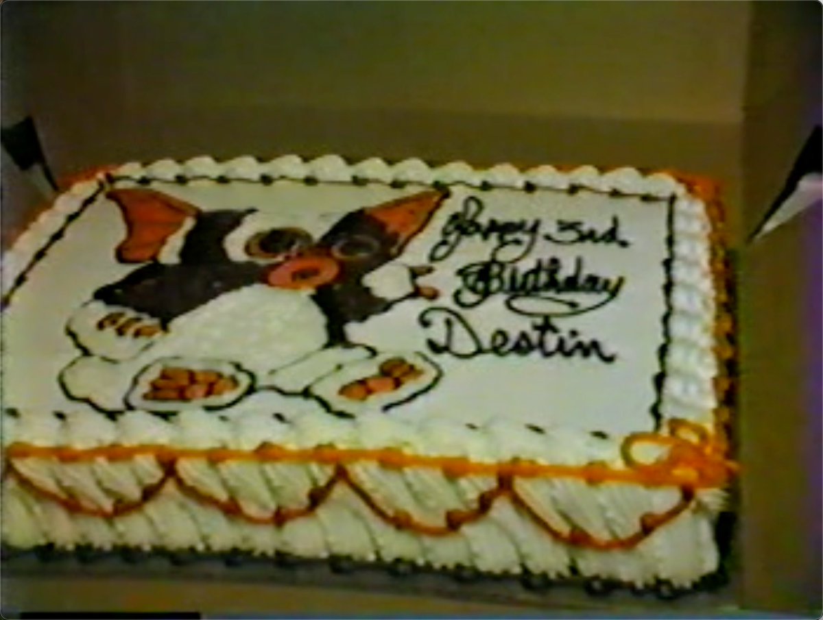 smartereveryday's tweet image. Check out my 3rd Birthday Cake. I'm grateful my parents loved me.