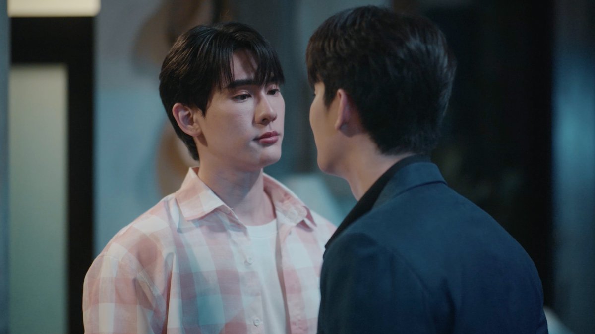 GMMTV's tweet photo. อยากตัดแว่นให้ ดร.แทนคุณ ฮีดูสายตาสั้น ดูอยากมองหน้าน้องเพลงใกล้ ๆ ตลอดเวลาแปก ๆ 🙂‍↔️ #MelodyOfSecretsEP1

@fforcejs @kasibook https://t.co/lyps3gLsPj