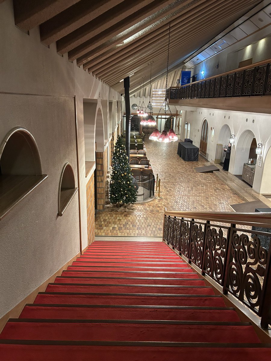 もうすぐ閉館してしまう千里阪急ホテルで、なんでもない日のホテルステイ。名残惜しい。