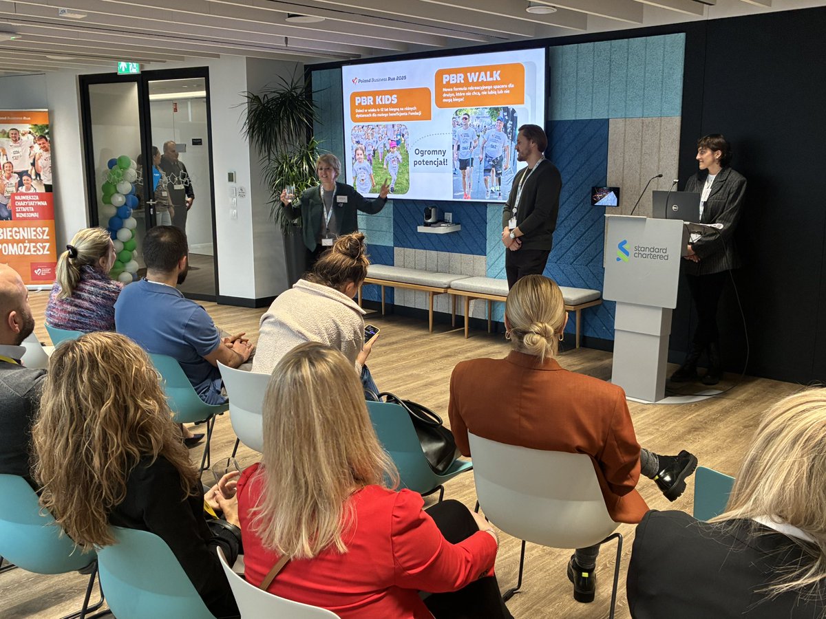 grzegorz_kita's tweet photo. Podsumowaliśmy warszawską edycję Poland Business Run. W tym roku na lotnisku Bemowo, w szczytnym, charytatywnym celu pobiegło 3 tys. uczestników. PBR po latach wrócił do Warszawy a ja miałem przyjemność być dyrektorem tej edycji (a jak i niektórzy mówią – architektem tego powrotu https://t.co/0v1Sa6EXqU