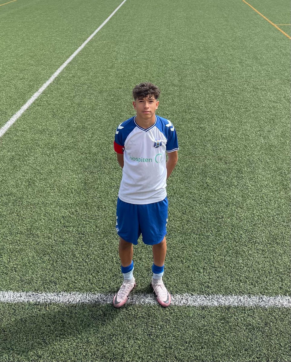 Santi Arocha sigue quemando etapas en su formación 

El ex <a href="/UDLasZocas/">UD.Las Zocas Grupo Gonzalez</a> y <a href="/CDTOficial/">CD Tenerife 🏴󠁧󠁢󠁳󠁣󠁴󠁿</a>, actualmente en el <a href="/AtletiAcademia/">Atleti Academia</a>, ha sido convocado (otra vez) por España 🇪🇸 Sub15 del 15 al 20 de diciembre (Torneo Desarrollo UEFA)

15/12 - Italia 
17/12 - Inglaterra
20/12 - Islandia