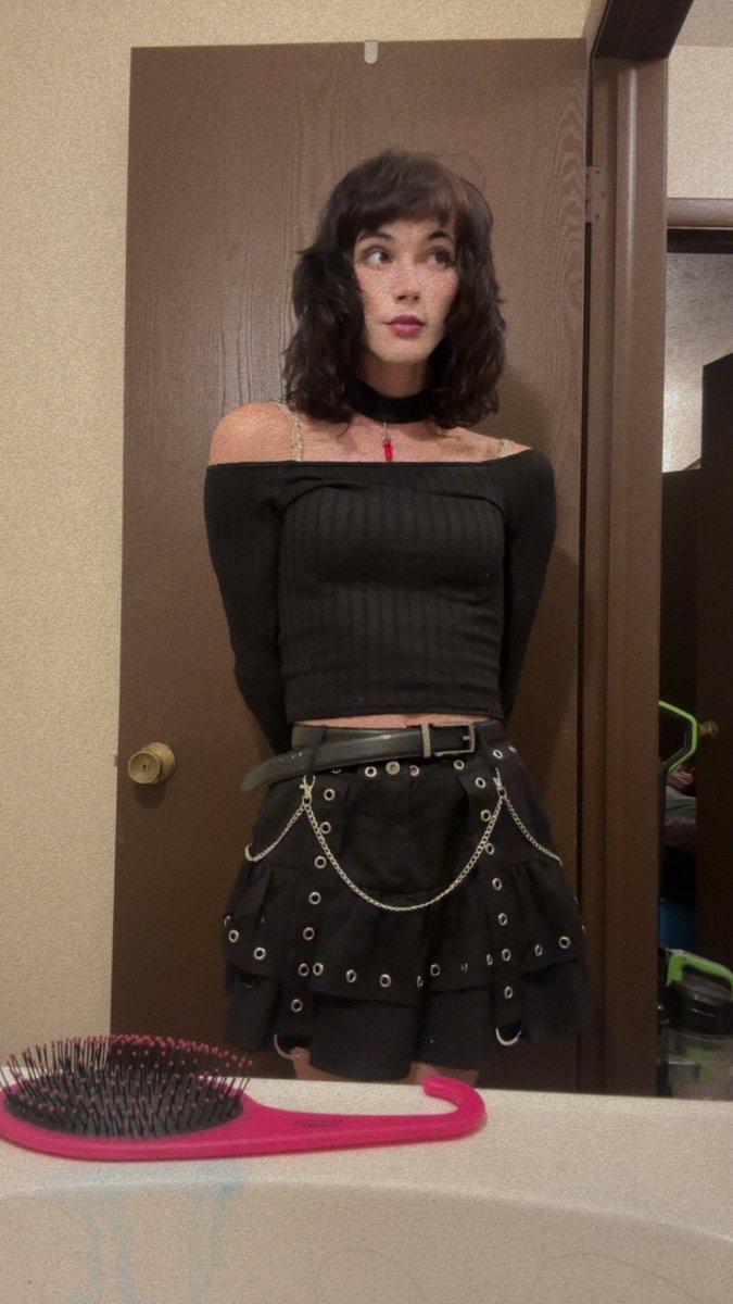 PuppyToTheMax's tweet photo. I’m goth, hot, funny, dominant, I sell content🙄 Sooo… why aren’t you following me yet? https://t.co/MW7q0COHW7