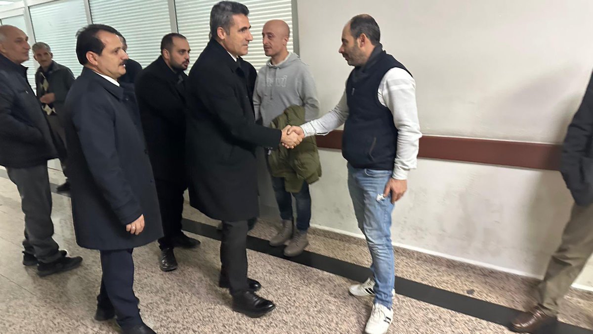 Erdalarikan12's tweet photo. Bingöl Devlet Hastanesi’nde tedavi gören vatandaşlarımızı ziyaret ederek geçmiş olsun dileklerimizi ilettik.  Rabbim tüm hastalarımıza acil şifalar versin.

@FeyziBerdibek1 @yilmaz_seven @makifgunerigok @masifegundogdu @EnessAslan_ @NihatDogu12 @drsamettatli https://t.co/EIQdtxzCEA