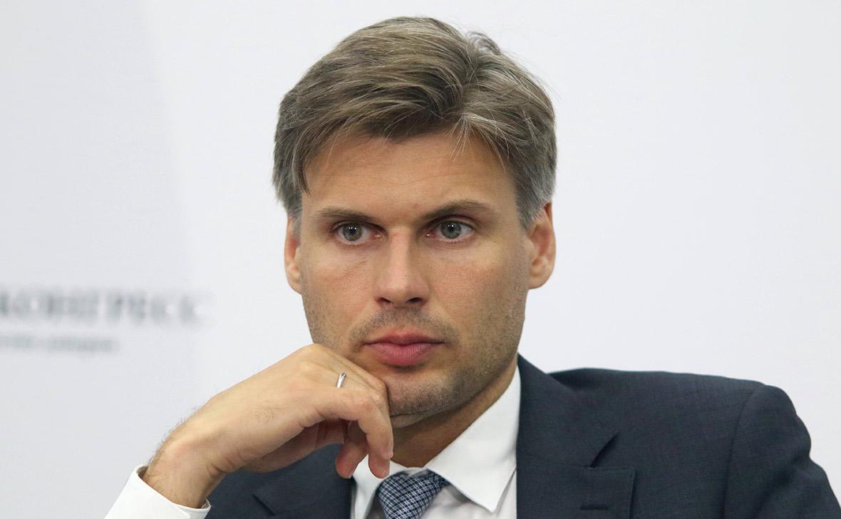 katlinegrey's tweet image. After #ISS is decommissioned, Russia and India are agreeing to put their future space stations (#ROS and #BAS) on the same orbit inclination, said Dmitry Bakanov, head of Roscosmos, during a visit to New Delhi. First Deputy Prime Minister Denis Manturov added, it will be 51.6°.