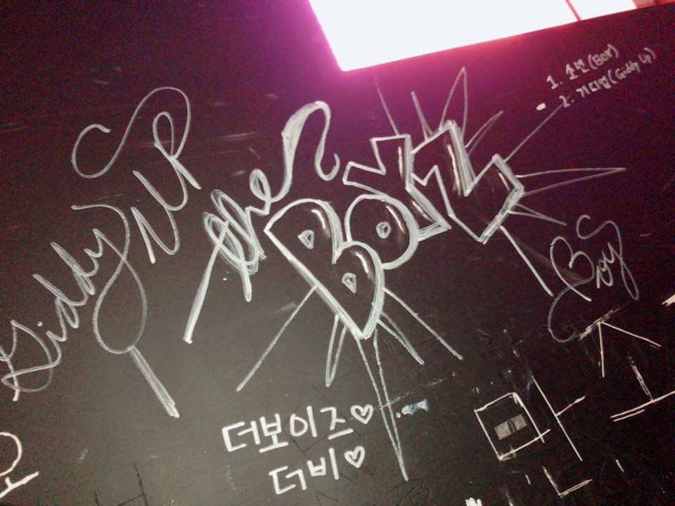 TbZ_lzy's tweet photo. 그땐 몰랐지만 지금은 내 전부가 된 소년들이
#더보이즈_데뷔8주년_축하해 
데뷔한지 벌써 8년이나 되었다니...🥲
#THEBOYZ_DEBUT_8th 
8주년 너무너무 축하해❄️💙🤦🏻‍♀️
사랑했고 지금도 앞으로도 여전히 사랑할게 🖤 https://t.co/9To5YilaIO