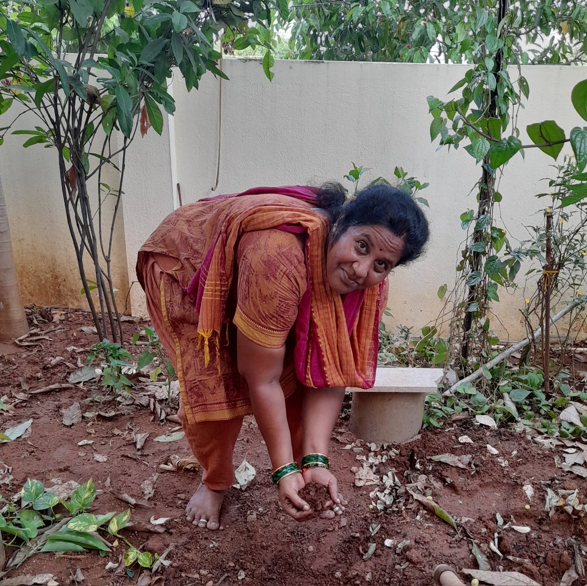 Padmalathaarjun's tweet photo. @SacredReels Without organic soil, global food production and nutrition could drop by 40% by 2045. #SaveSoil https://t.co/kL4dUzPavm