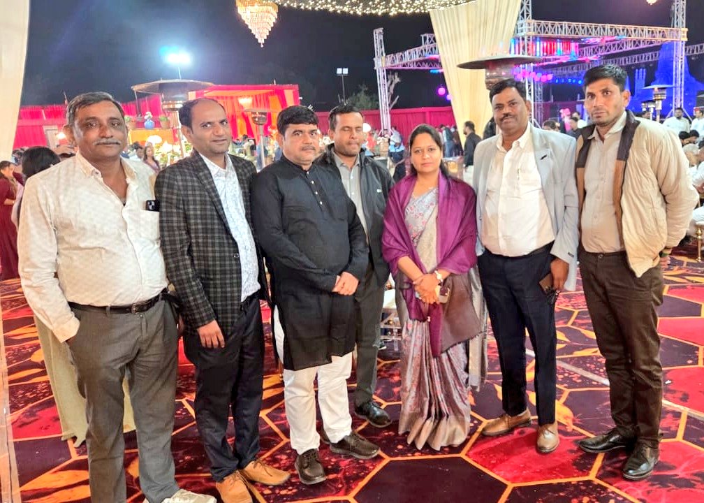 PayalFans's tweet photo. ��ूर्व जिला प्रमुख @parasrampuriya जी ने सिरोही #मांडवा में श्री राजू भाई रावल के सुपुत्र श्रीं सुरेश भाई रावल की सुपुत्री के विवाह समारोह में भाग लेकर उन्हें बधाई और शुभकामनाएं दी। https://t.co/jyqK8JulCX