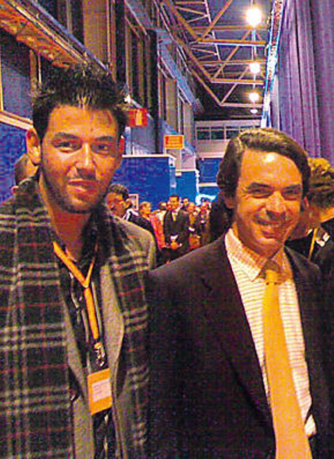 Se llama Juan Francisco Gálvez y era director de Juventud y secretario de Jaume Matas. Fue condenado por malversación de fondos públicos. Hoy, El Govern del PP de Prohens lo ha nombrado jefe de departamento de Servicios Sociales con un sueldo público de 81.700€. Tremendo. Mafia.