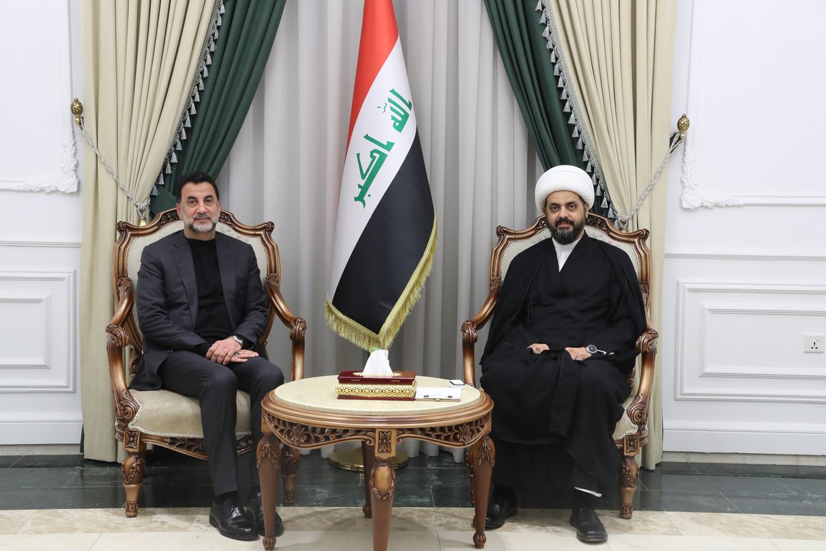 الشيخ الأمين يستقبل السيد عبد الحسين عبطان ويؤكد أهمية حسم ملف تشكيل الحكومة

استقبل الأمين العام لحركة عصائب أهل الحق، سماحة الشيخ قيس الخزعلي، في مكتبه ببغداد، رئيس حزب اقتدار وطن،  السيد عبد الحسين عبطان.

وقد أعرب عبطان خلال اللقاء عن تهانيه لسماحة الشيخ الخزعلي بمناسبة نجاح