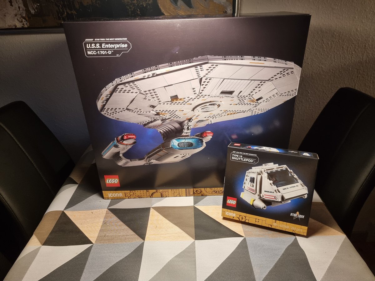 benolibenjamin's tweet photo. @TrekCulture Finally got this home today!
Ordered it like 3 hours after it released, cannot wait to assemble it when I have some time!
First time I've spent this much on Lego xD https://t.co/1YPgw2lI9U