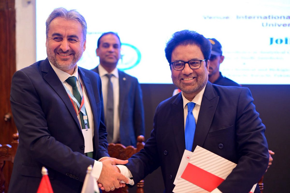 Üniversitemiz, Pakistan’da bulunan Sindh Üniversitesi, NED Mühendislik ve Teknoloji Üniversitesi, Mehran Mühendislik ve Teknoloji Üniversitesi, Karaçi Üniversitesi Uluslararası Kimya ve Biyoloji Bilimleri Merkezi (ICCBS) ve Shaheed BenazirBhutto Üniversitesi ile bilimsel ve