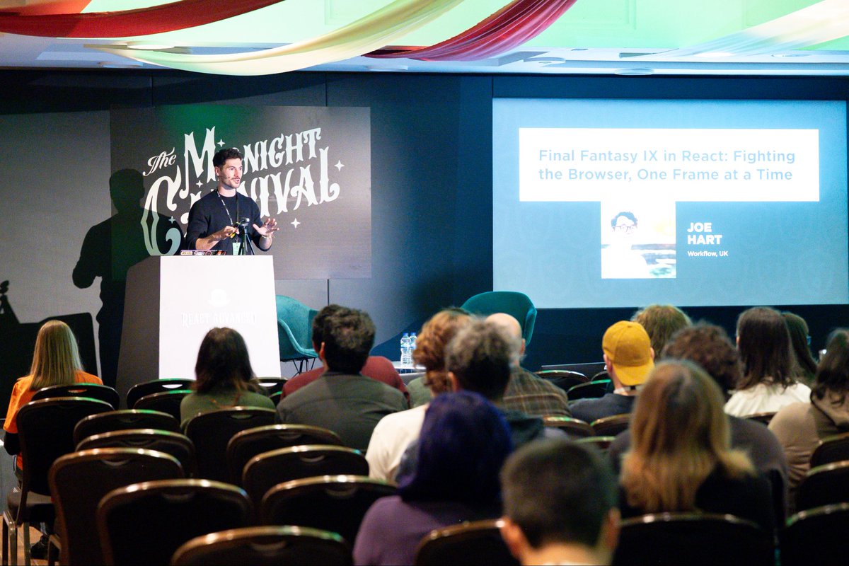 ReactAdvanced's tweet image. 🎙️@PatrickAkil_ on the #ReactAdvanced stage💚