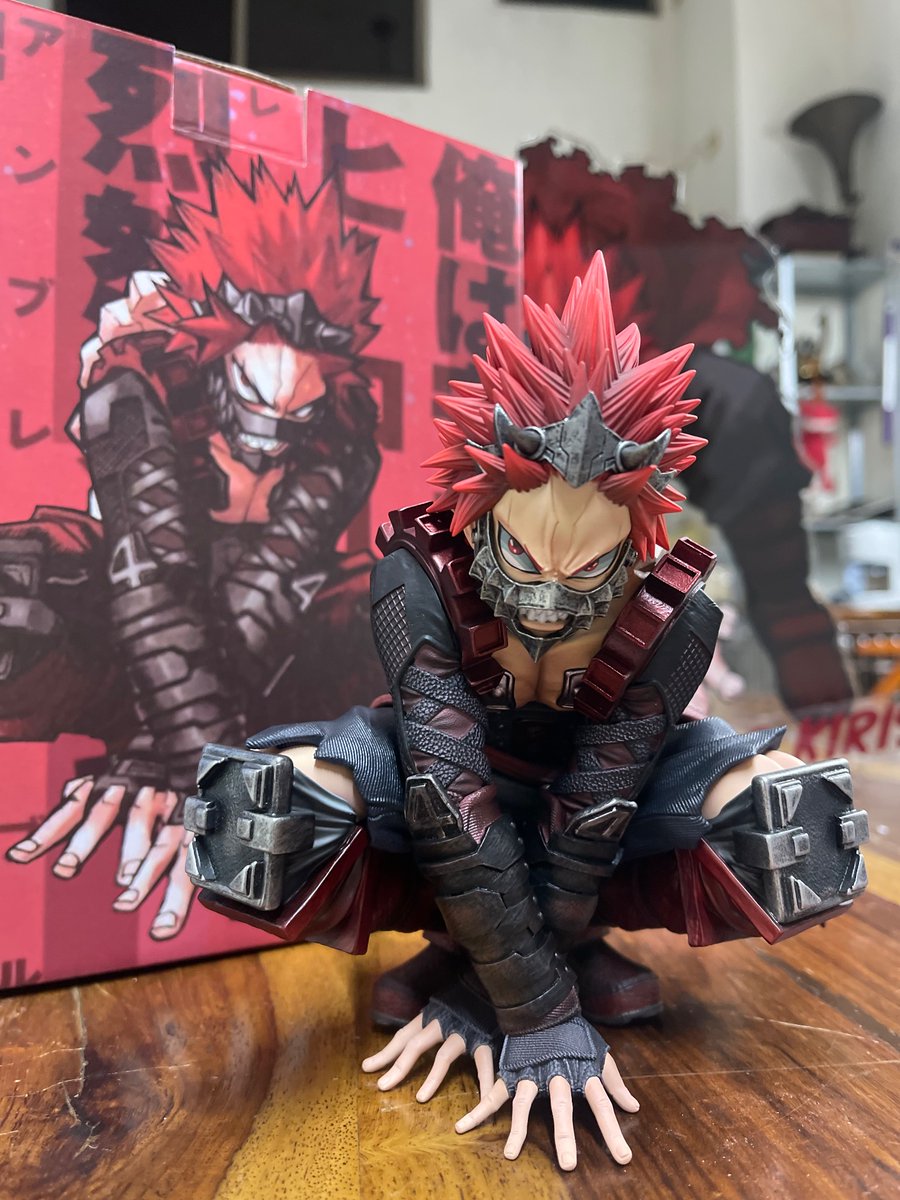 WOOOOOOW!!!!!!❤️‍🔥❤️‍🔥❤️‍🔥❤️‍🔥
It’s smaller and lighter than I thought but the texture is so nice!!! :D the joints are magnetic too!