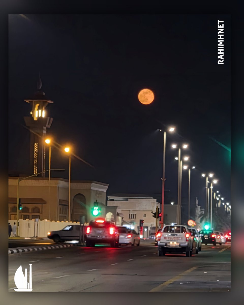 عانق القمر مآذنها..
 #رأس_تنورة