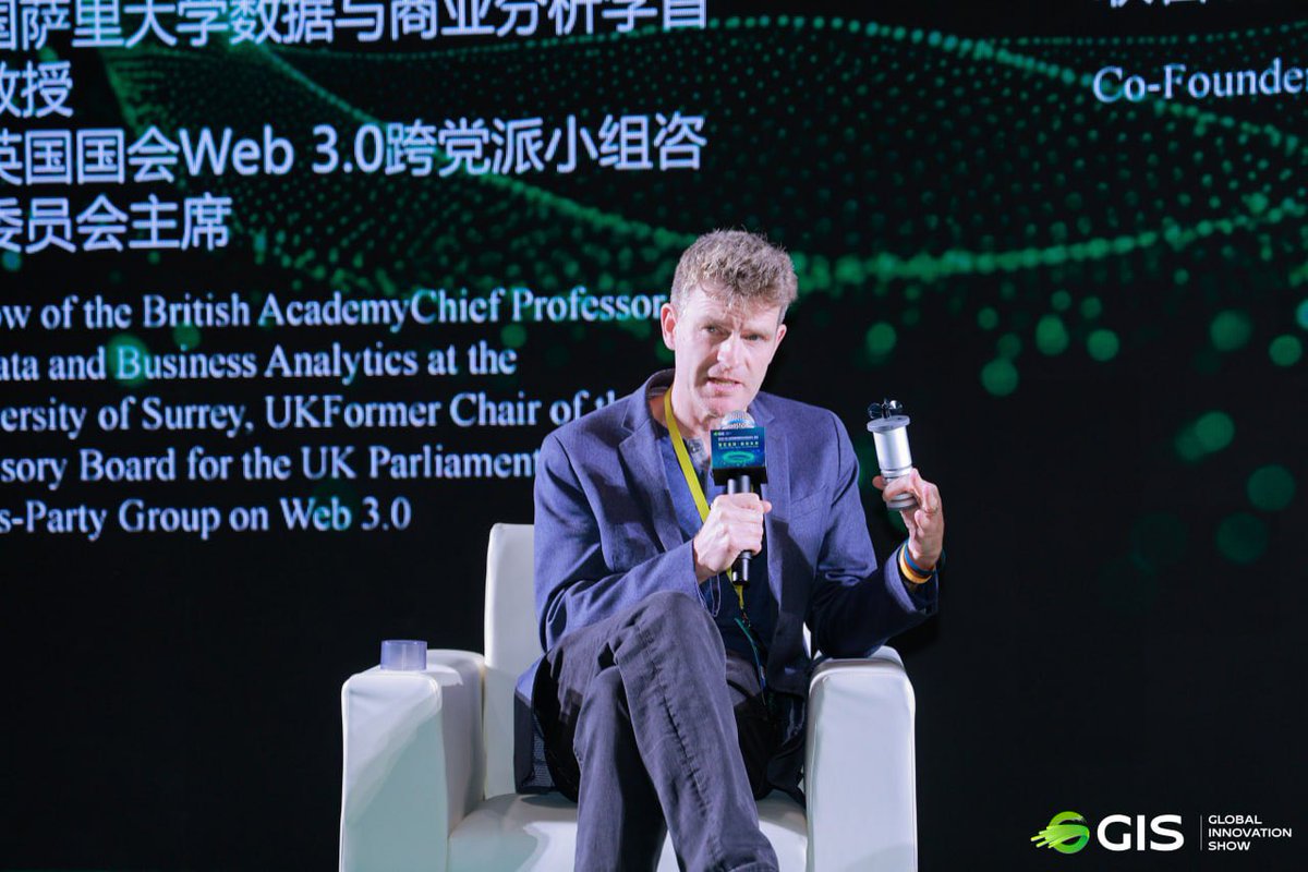 nubilanetwork's tweet photo. Some founders bring slides to a conference.

@Toby_Nubila brought Marco — the smallest weather station with the biggest ambition.

Live at the 2025 Global Innovation Show in Hong Kong, he showed how real-world data becomes the backbone of AI, prediction markets, insurance, and energy systems.

One device. Millions of signals.
The Physical Perception Layer is becoming real.