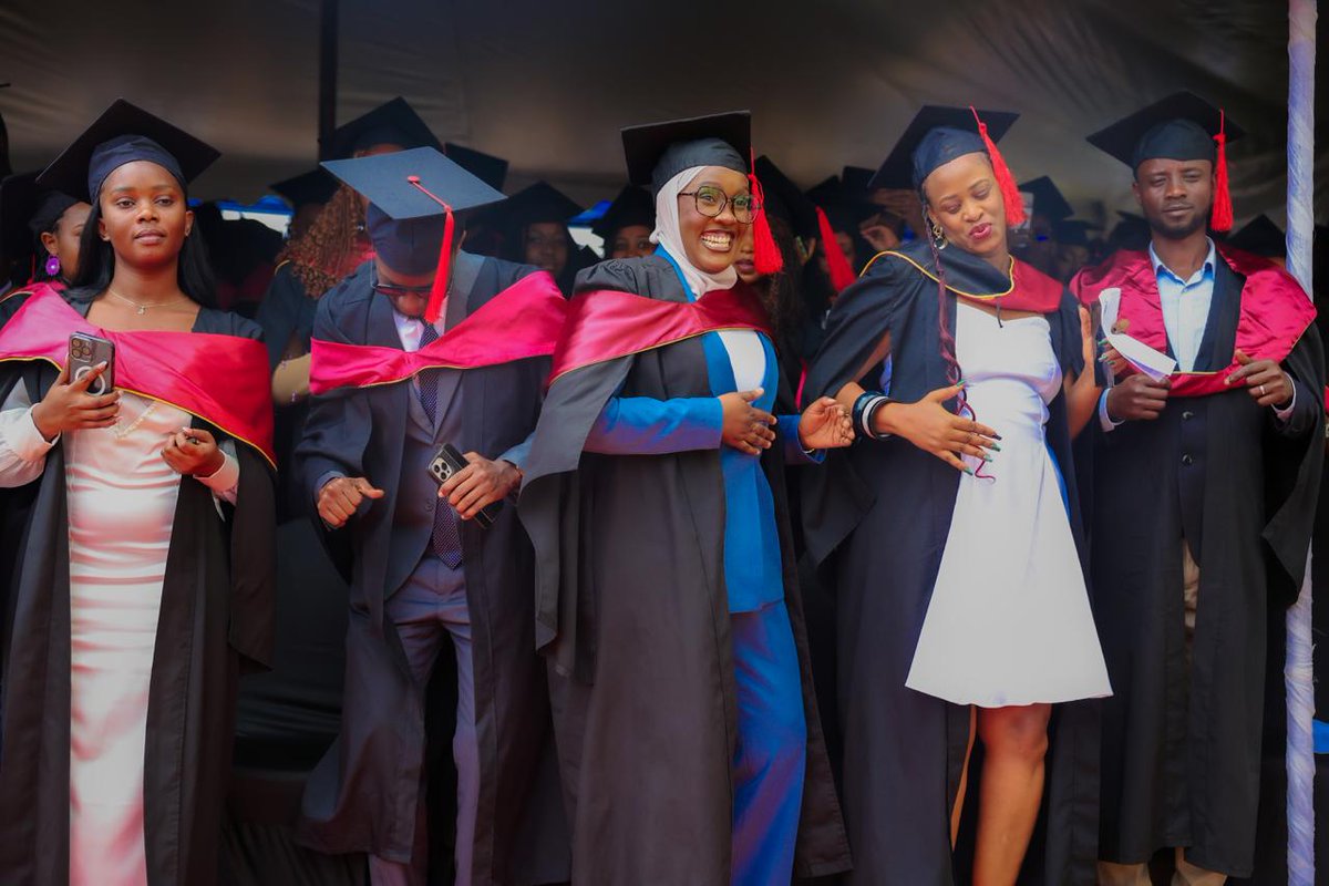 MountKigaliUni's tweet photo. The vibes went all the way up!🕺🏿💃🏿
#mku28thgraduation #graduationday🎓 https://t.co/nRJ9g7yVpq