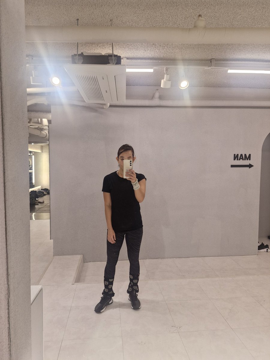 #오늘의와드
백스쾃7x3

7라운드 19m
12cal 
Toes to bar 12
Push press 9

기록 18 '54"