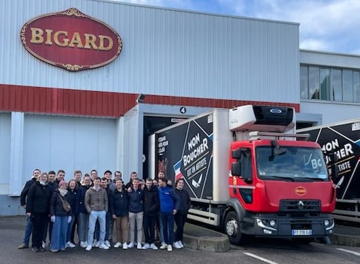 🔍 25 élèves de Terminale Bac Pro CGEA ont visité l’abattoir Bigard à Formerie. Une expérience riche pour mieux comprendre la filière #viande, les différentes étapes du processus et les normes strictes en matière d’hygiène, de sécurité et de bien-être animal. <a href="/Interbev_fr/">Interbev</a>