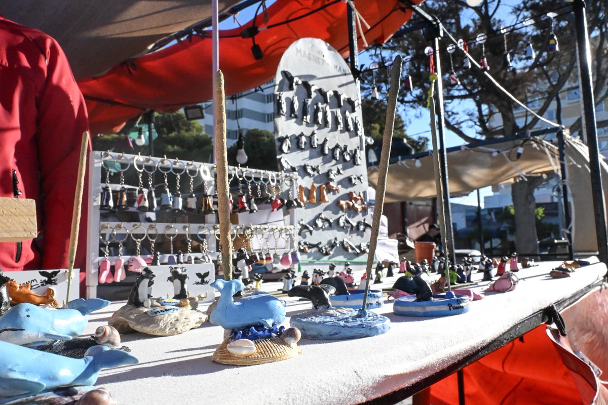 #MADRYN ARTE Y MÚSICA EN LA FERIA CULTURAL INCLUSIVA 🎉 🎶

📅 Acercate a la última jornada de la Feria Cultural Inclusiva y en este marco, te invitamos al Festival por la Inclusión🕔 de 17 a 20 hs.

📍 Playón del Monumento a los Pioneros del Buceo (Roca y Roque Sáenz Peña)