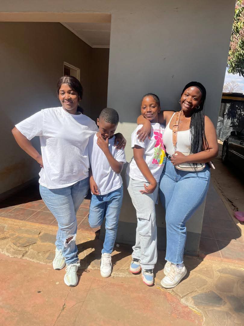 Samwacho's tweet photo. My heart. My peace. My home. ❤️
#MyBeautifulFamily
#Grateful
#BlessedBeyondWords https://t.co/mKZ5ZUWqoE