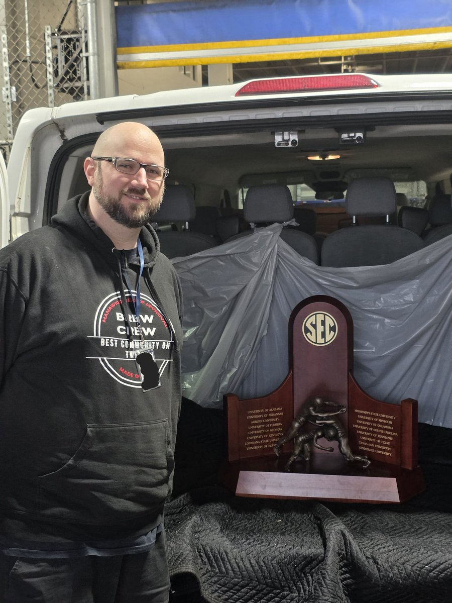 Randomly happened to be doing a pickup at the airport for work today JUST as the SEC TROPHY for tomorrow's championship game happened to be being transferred in 🤯🤯🤯 Pretty cool so thought I'd share for any of you college football fans out there 😊