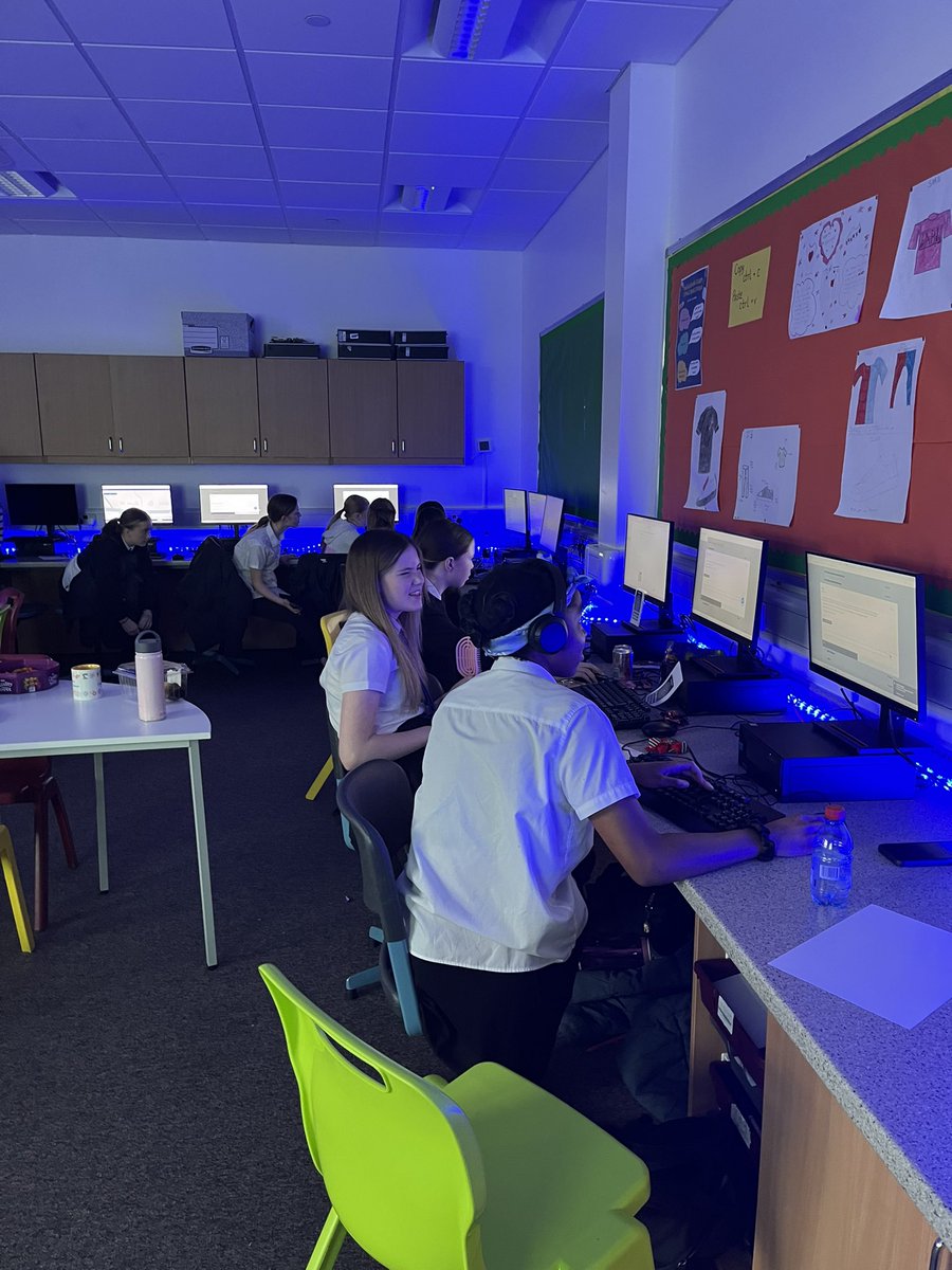 CarlukeHS BusEd&Comp tweet media