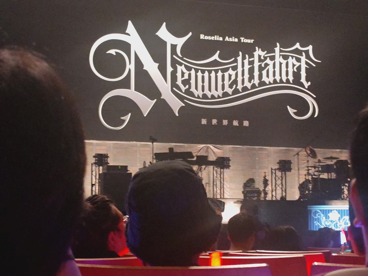 Really enjoyed the live! 

Hope to be able to see Roselia more in 2026! 

Skipped a few lives this year due to MTG.

This is the best band! 

#Neuweltfahrt
#Roselia