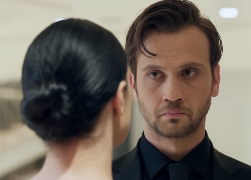 şu bakış farkına ağlamak istiyorum💔😭😭