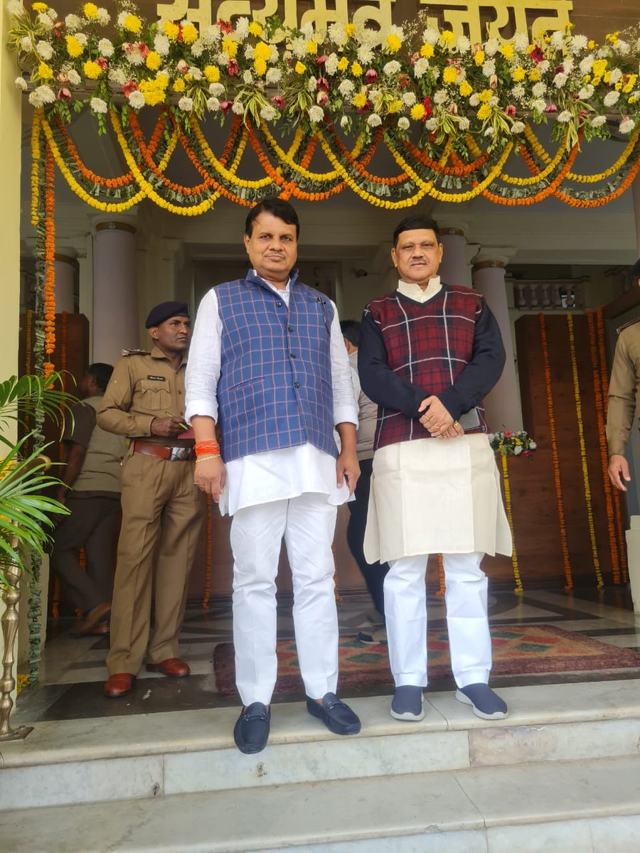 आज बिहार विधान परिषद अध्यक्ष आदरणीय श्री अवधेश नारायण सिंह जी से सौहार्दपूर्ण मुलाकात हुई।

इस दौरान सिमरी बख्तियारपुर विधानसभा से जुड़े विभिन्न विषयों पर सकारात्मक चर्चा हुई।

 #Sanjay_Kumar_Singh #Bihar_Vidhanparishad #Simri_Bakhtiyarpur_Vidhansabha
<a href="/LJP4India/">Lok Janshakti Party (Ramvilas)</a> <a href="/iChiragPaswan/">युवा बिहारी चिराग पासवान</a>